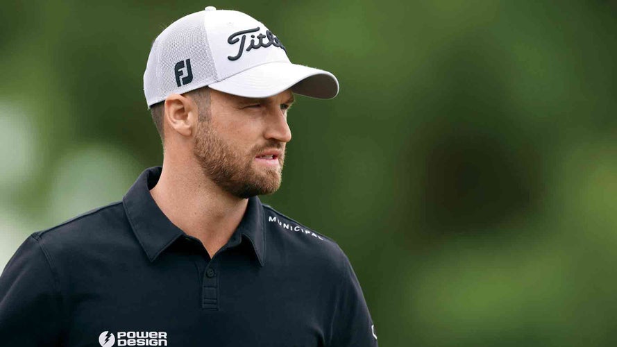 Should you be steep or shallow on your pitch shots? Should you be steep or shallow on your pitch shots?